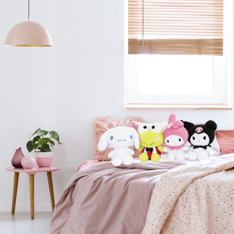 HelloKitty_PillowBuddy_Lifestyle